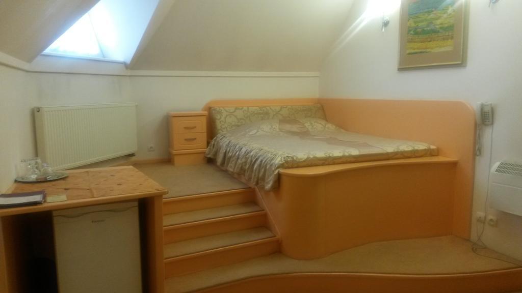 Marlen Hotel Rivne Eksteriør billede